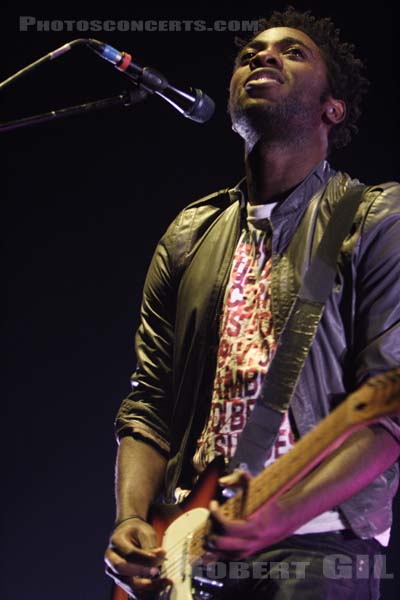 BLOC PARTY - 2005-11-14 - PARIS - Zenith - Rowland Kelechukwu Okereke
